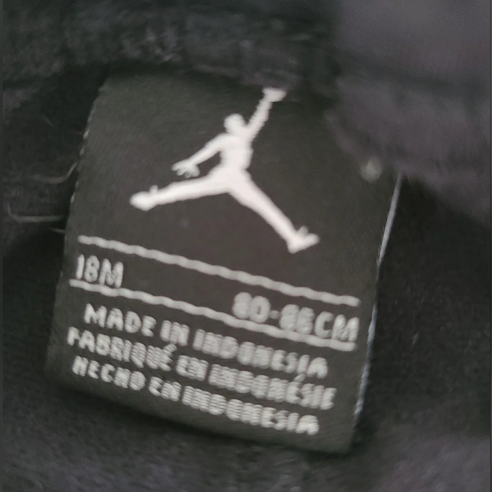 Air Jordan Kids Baby Boy Set Jacket Hoodie and Pant Black WhitSize 18 Months